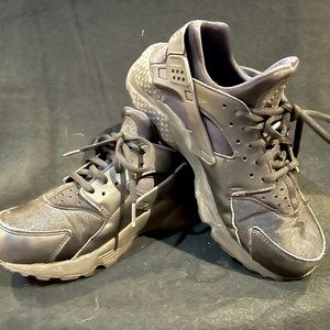 Nike Huarache, black, women’s 8